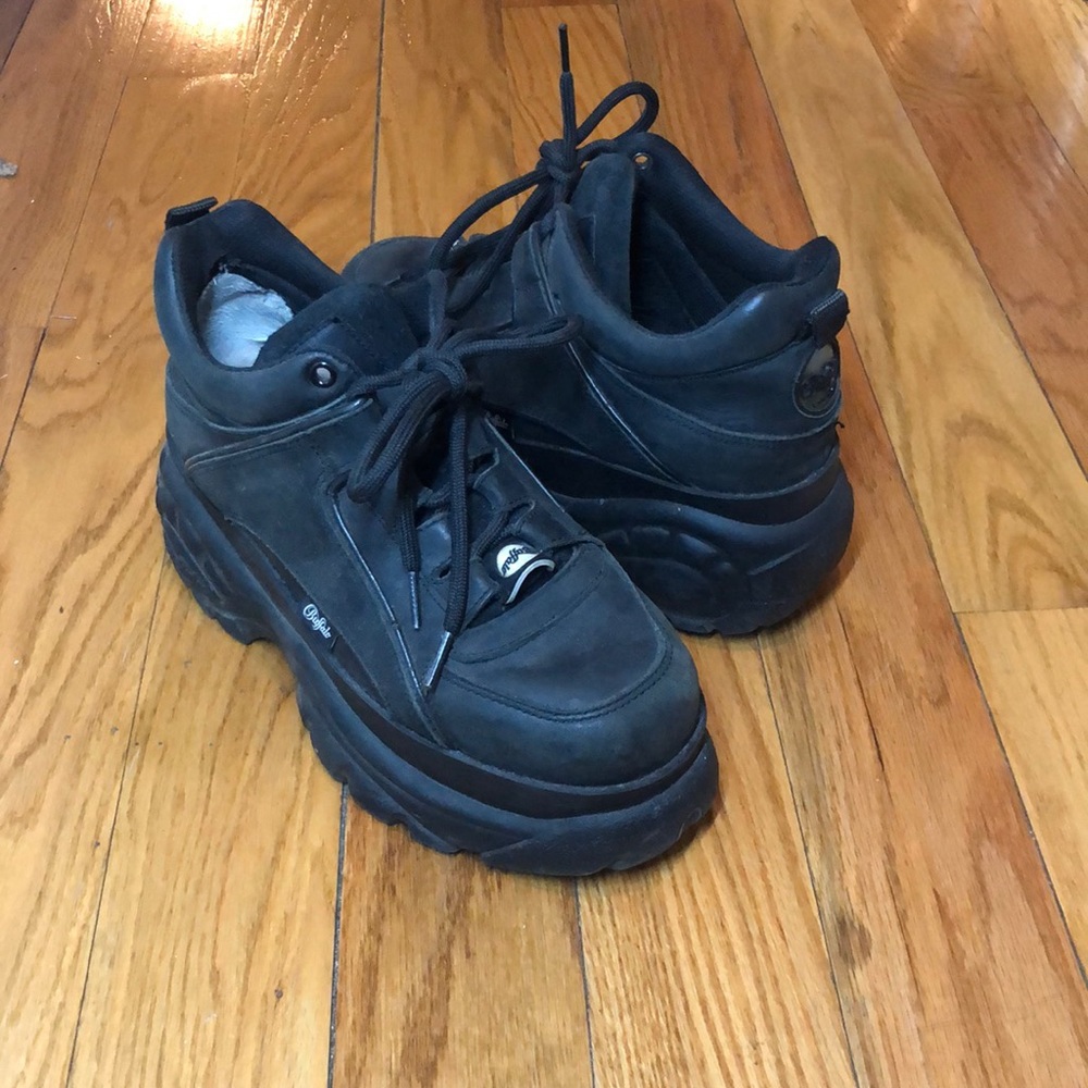 Buffalo London black platform sneakers sz 39